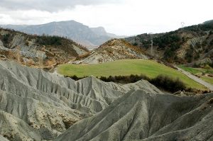 1083px-Badlands_in_der_spanischen_Provinz_Huesca-300x199.jpeg