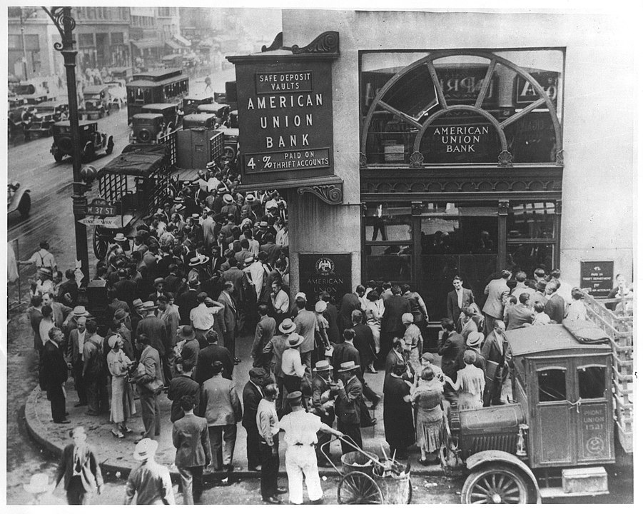 901px-Bank_Run_on_American_Union_Bank.jpeg