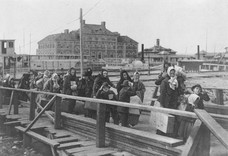 Ellis_island_1902-768x526.jpg