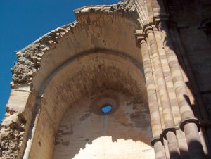 Monasterio_de_Moreruela-Boveda-transepto-300x226.jpeg