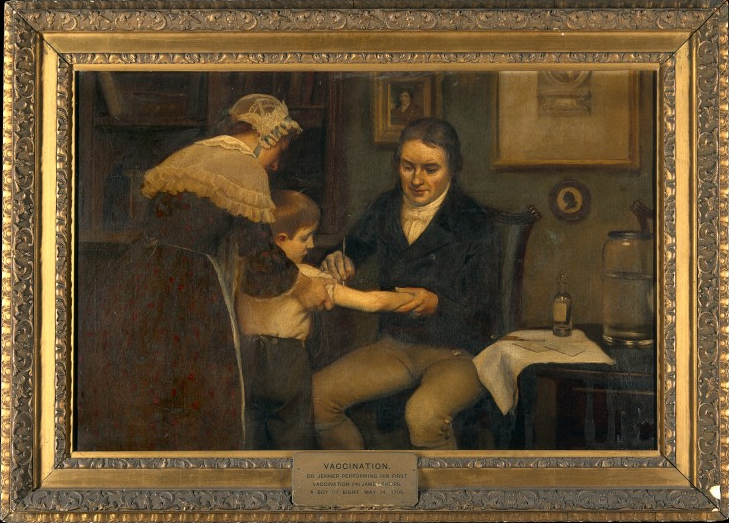 Pintura de un médico con levita que inocula en el brazo a un niño sentado en el regazo de una mujer, en una habitación de campo
