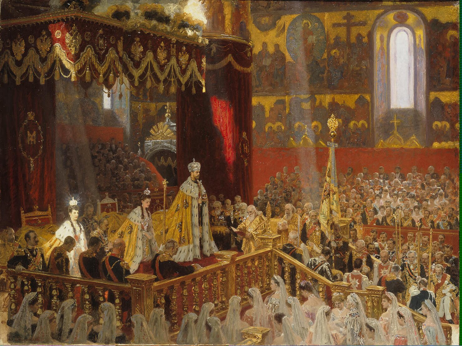 Pintura de un interior de iglesia ortodoxa dorado y abarrotado, en el que una pareja con mantos de armiño preside una ceremonia sobre un estrado