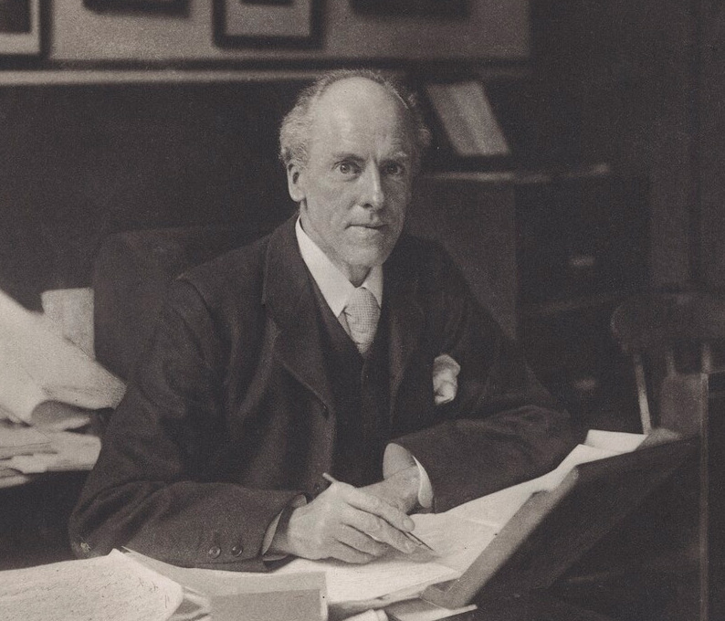 Retrato fotográfico de Karl Pearson, de mayor, con barba blanca y gafas